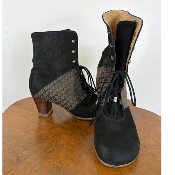 John Fluevog Shoes - John Fluevog Black Brown Two Tone Lace Up Stacked Heel Boots 11